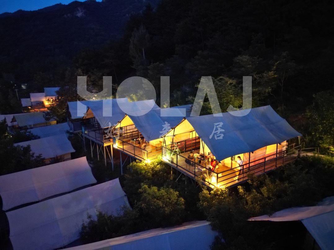 使用酒店帳篷開設露營風咖啡店